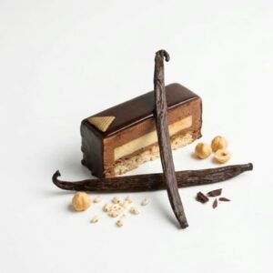 Entremets Signature praliné noisette chocolat – Maison Lavoisier Bruxelles